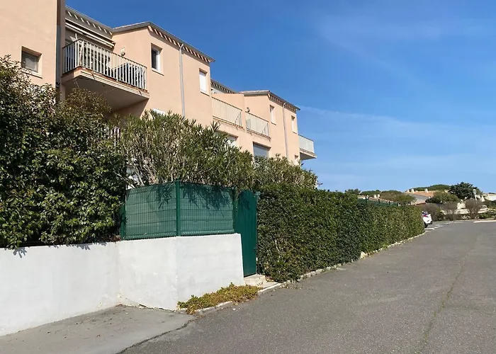 Appartement T2, Terrasse, Parking Prive Proche Port Et Plages