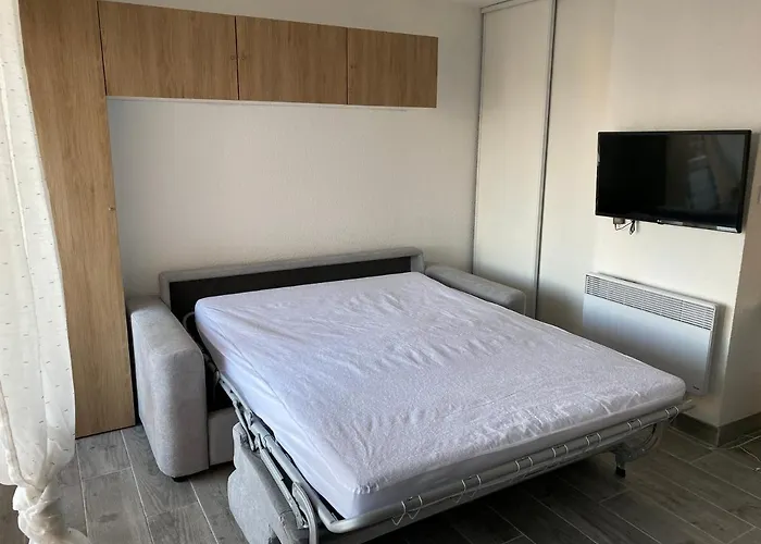 Appartement T2, Terrasse, Parking Prive Proche Port Et Plages