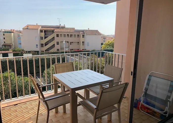 Appartement T2, Terrasse, Parking Prive Proche Port Et Plages