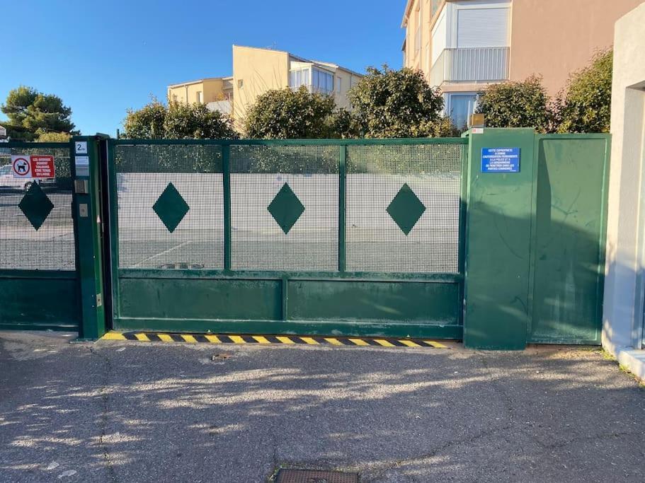 Apartment T2, Terrasse, Parking Prive Proche Port Et Plages